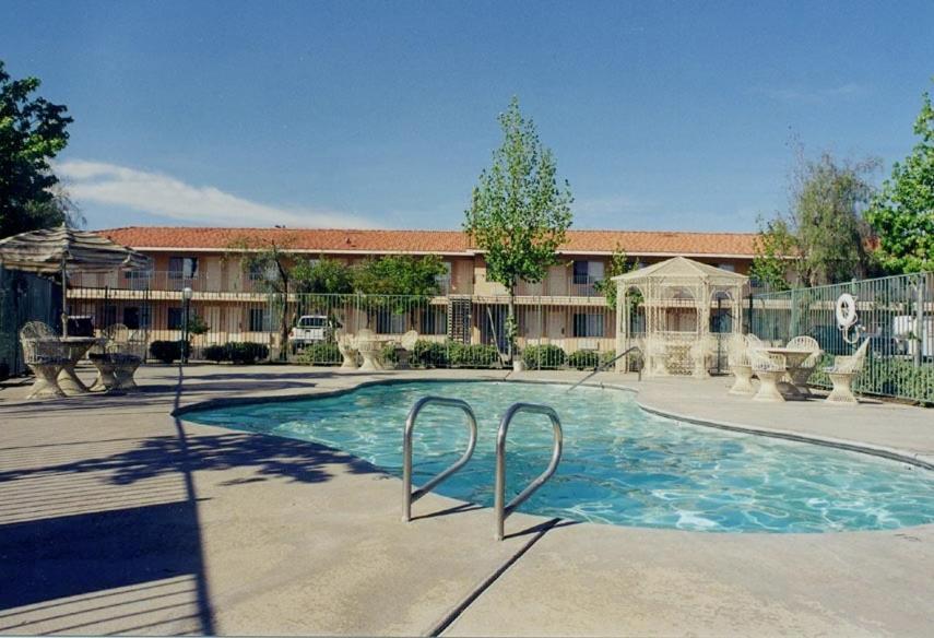 Applegate Inn Atwater Exterior photo