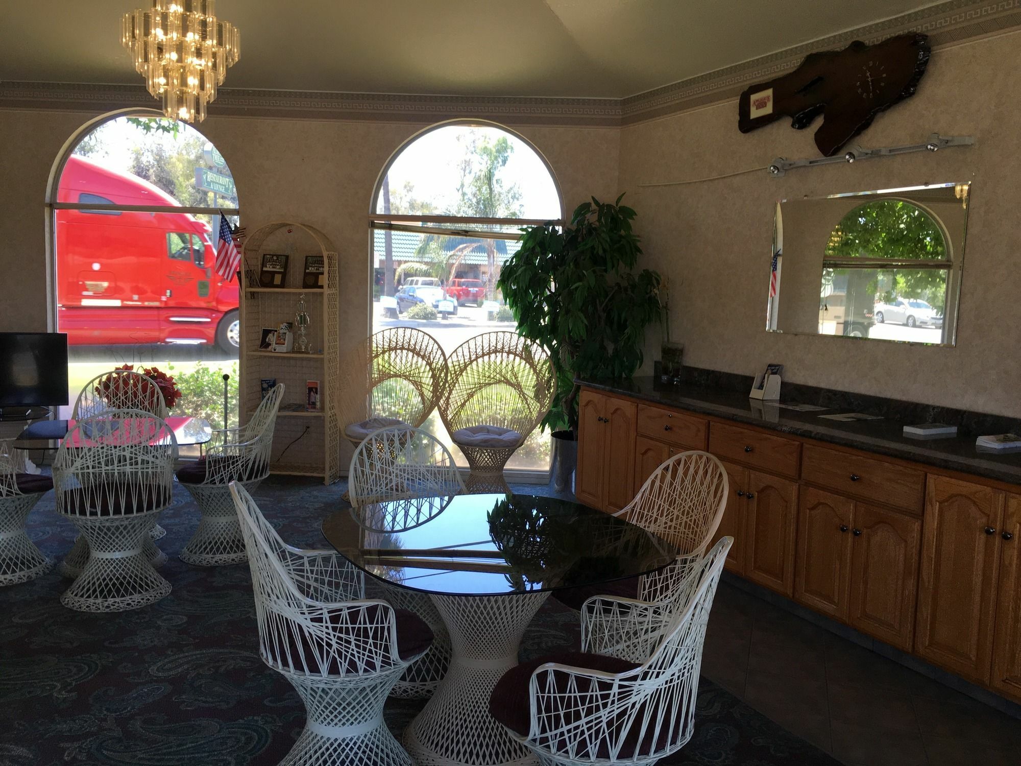 Applegate Inn Atwater Exterior photo
